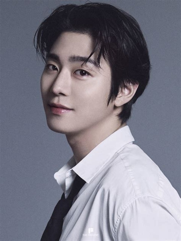 Ahn Hyo-seop Biography, Age, Height, Wife, Net Worth, Family