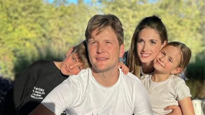 Alexander Acha biografía, edad, altura, esposo, net worth, familia