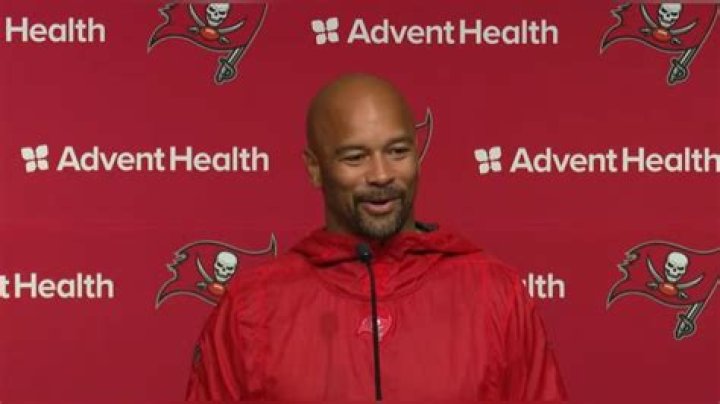 Larry Foote Biography, Age, Height, Wife, Net Worth, Family