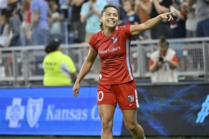 Lo'eau LaBonta Biography, Age, Height, Husband, Net Worth, Family