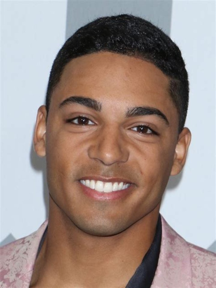 Michael Evans Behling Biography, Age, Height, Wife, Net Worth, Family